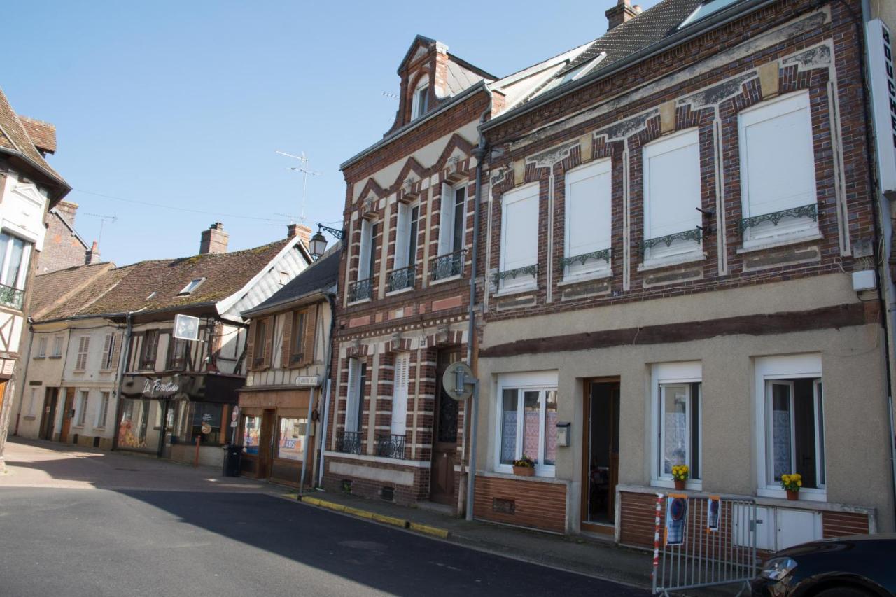 Damville Centre Eksteriør billede